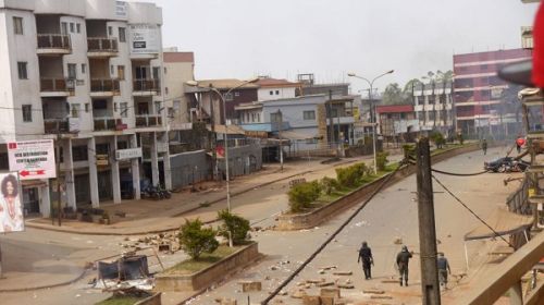 Crise anglophone : un attentat fait deux blessés à Bamenda au lendemain du passage du ministre Atanga Nji