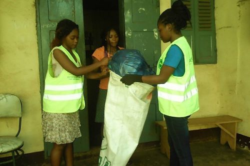 Yaoundé : un opérateur se lance dans la pré-collecte des ordures ménagères