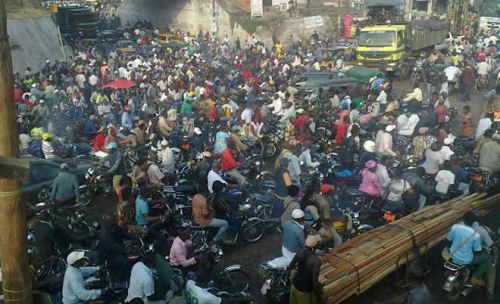 A Douala, un mototaximen aurait tabassé un commissaire de police...