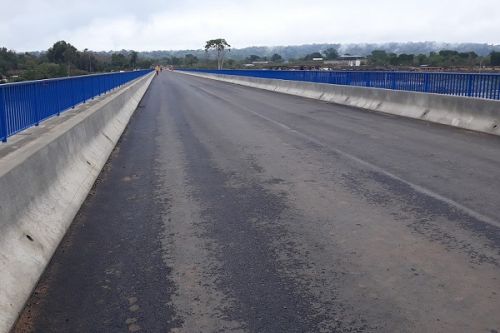 Le pont sur la Sanaga, reliant Yaoundé et Ngaoundéré, ouvert à la circulation