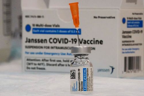 Covid-19 : le Cameroun renforce ses stocks avec 303 050 doses du vaccin américain Johnson &amp; Johnson