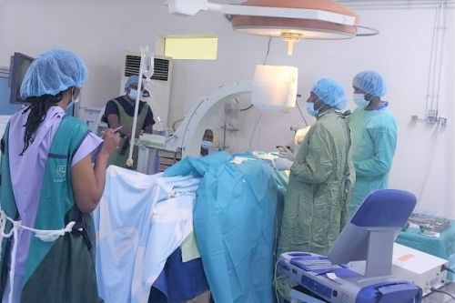 Cardiologie : une pose de Pacemaker réalisée sur un patient à l&#039;hôpital Laquintinie de Douala