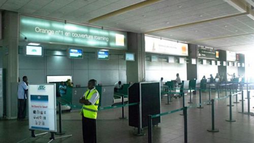 Is the company Aéroports du Cameroun recruiting in May 2017?