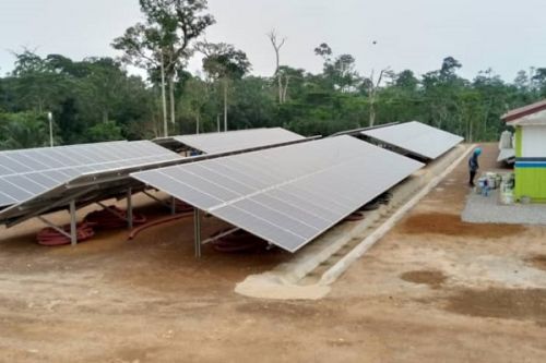 La centrale hybride solaire-thermique (792 kW) de Lomié entre en service