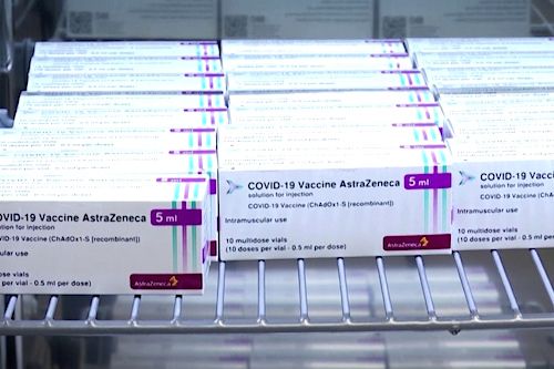 Covid-19 : le Conseil scientifique requiert un délai supplémentaire d’observation avant l’utilisation du vaccin d’AstraZeneca