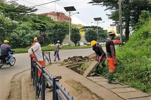 Douala : la mairie recherche 1 300 jeunes stagiaires non scolarisés pour des travaux en régie dans la ville