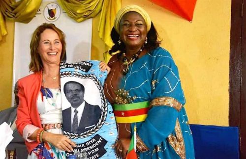 Yes, this image of Ségolène Royal holding a cloth with the effigy of RDPC is real!