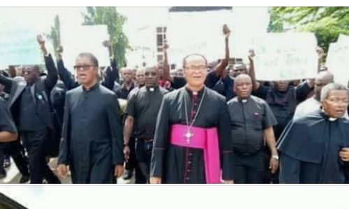 Non, il n’y avait pas de manifestation de prêtres à l’université catholique de Yaoundé